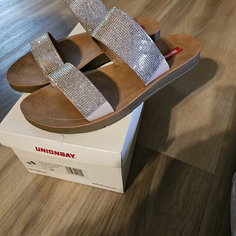 UNIONBAY Silver Brown Sandals with Sparkly Strap